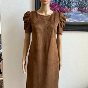 🟢Shelby & Palmer. Faux suede. Size 6🟢